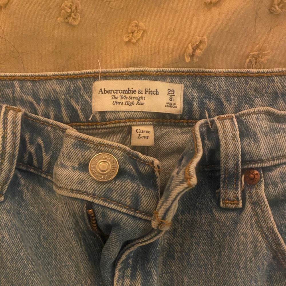 Abercrombie 90s jeans!